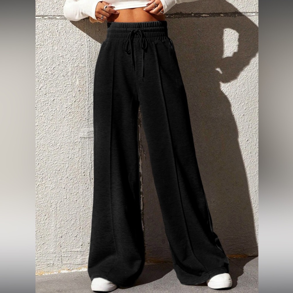 NWT City Walk wide leg sweatpants by Commense in size Small
